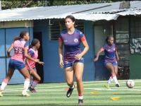 开云体育在线-加拿大女足在比赛中遭遇了困难