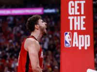 开云体育在线-火箭大胜灰熊，波普砍下生涯新高，紧咬奇才