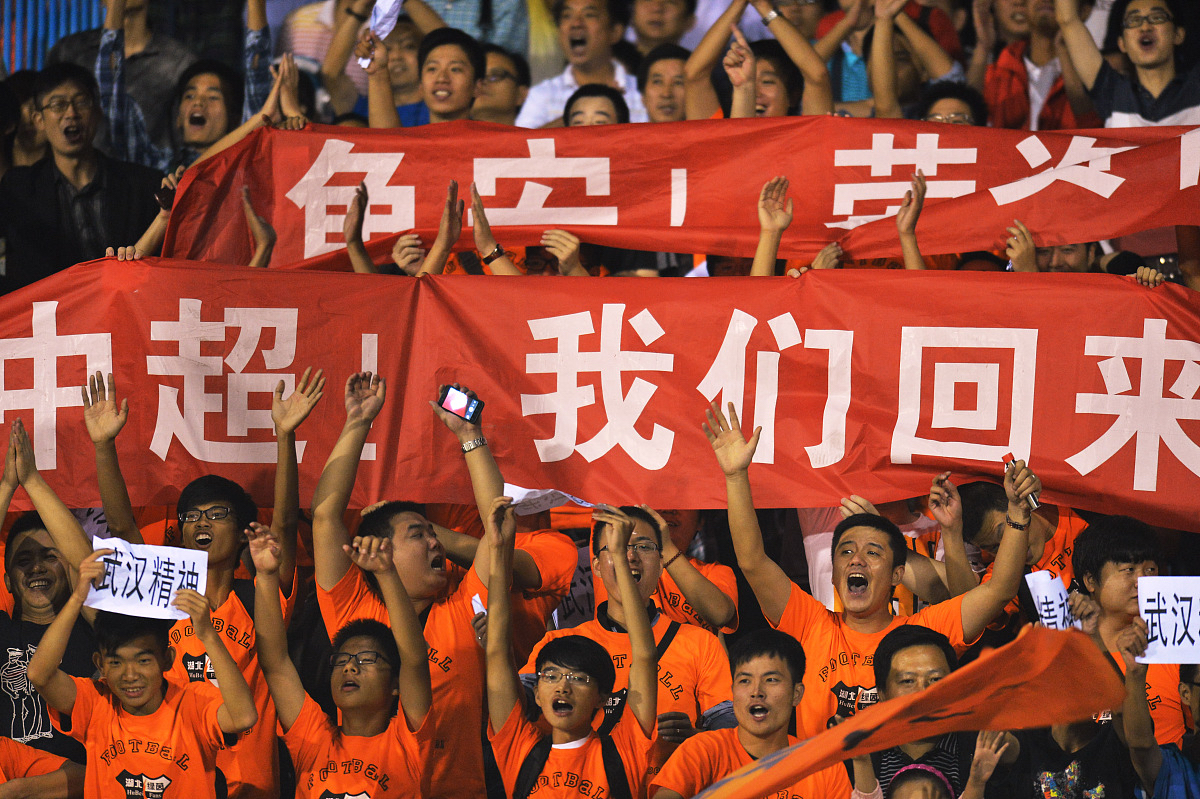 球队团结一心,为胜利而战取得冠军 球队团结一心,为胜利而战取得冠军