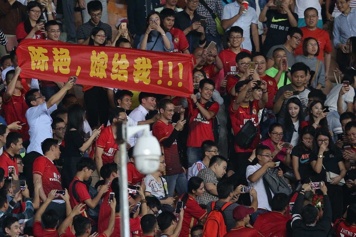 球队团结一心,为胜利而战取得冠军 球队团结一心,为胜利而战取得冠军