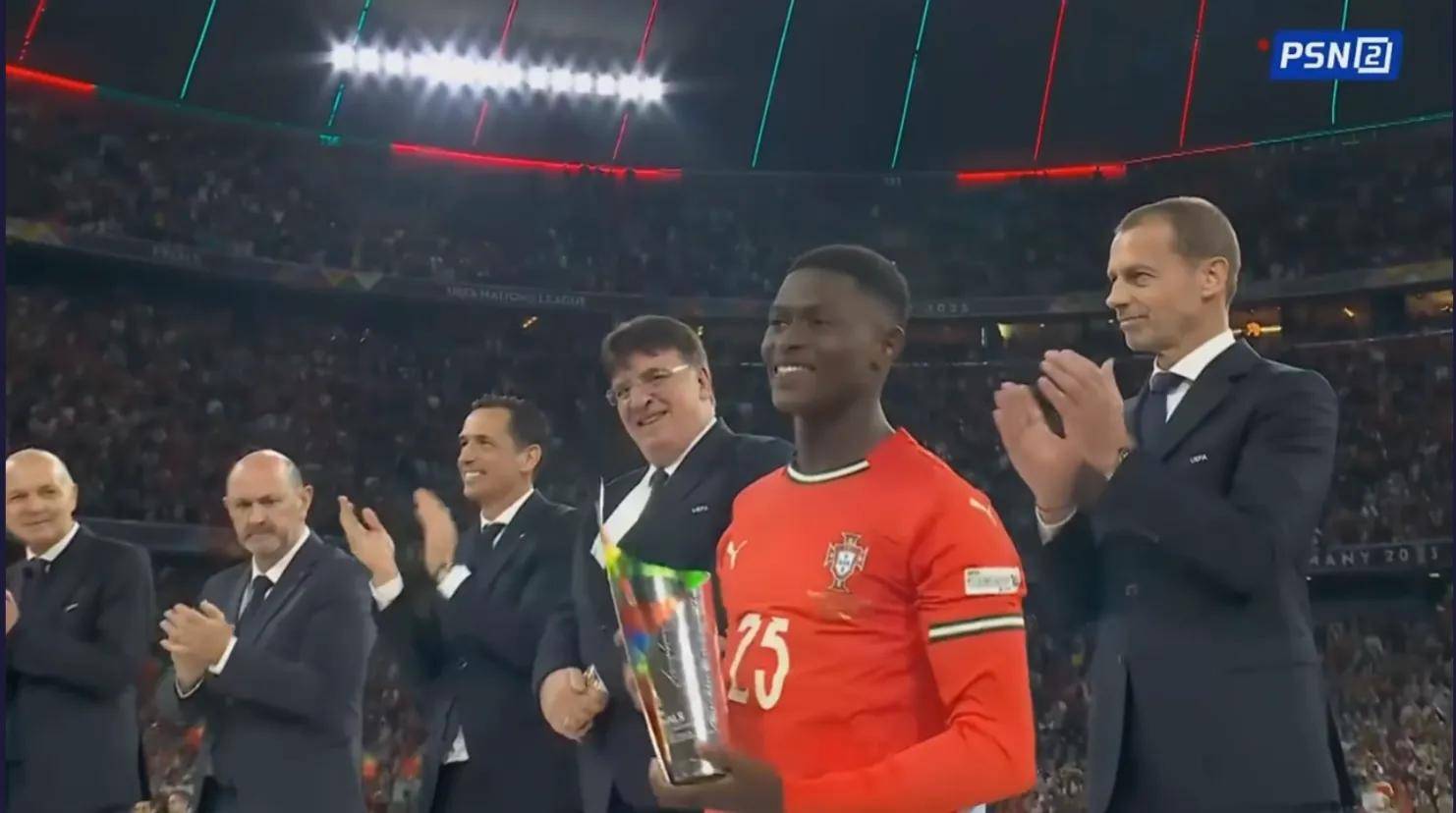 临危不惧,年轻球员在欧国联赛场上崭露头角 临危不惧,年轻球员在欧国联赛场上崭露头角