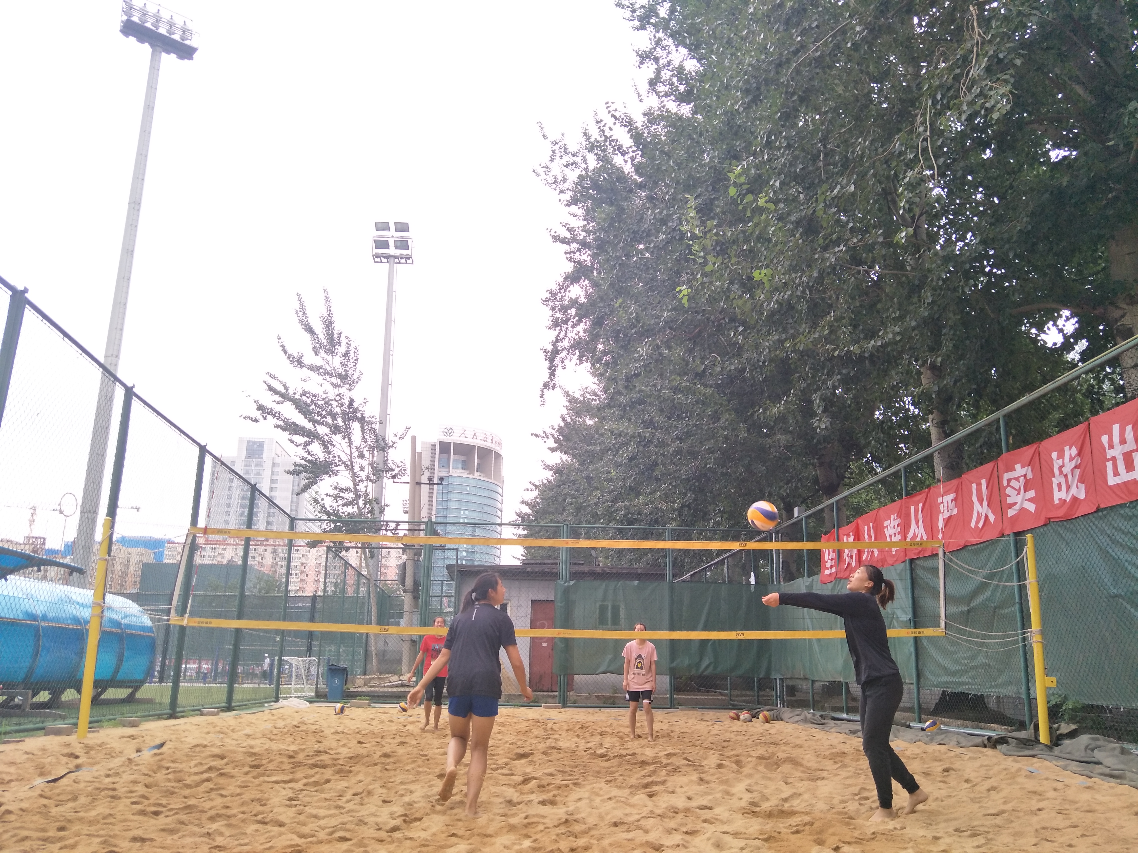 洛顿少队士气高涨，备战高温比赛的简单介绍