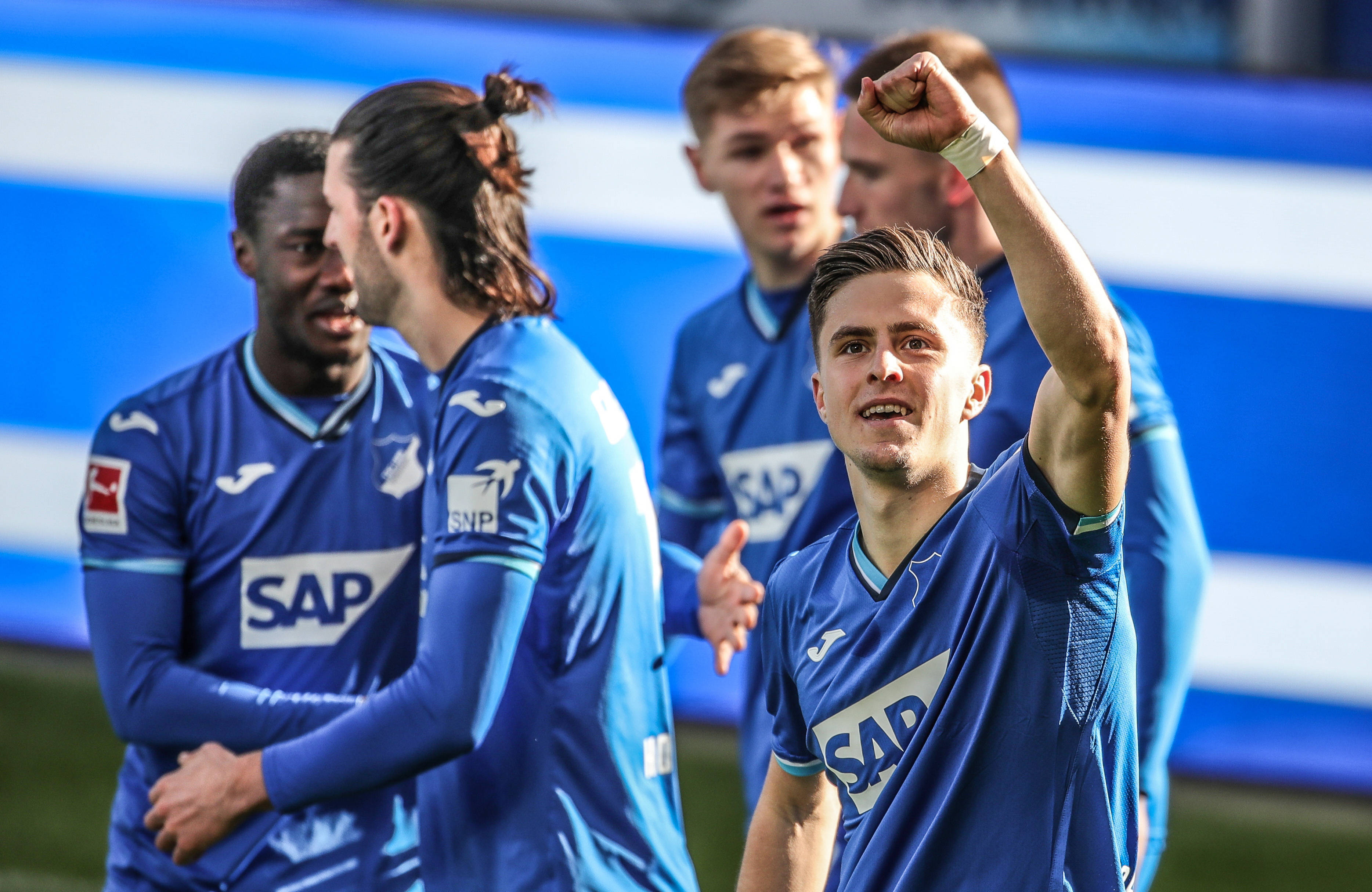 不来梅战胜对手，壮大联赛势头