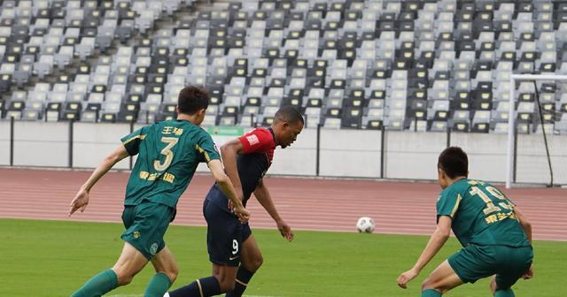 杭州绿城主场击败广州恒大,豪取三分 杭州绿城主场击败广州恒大,豪取三分