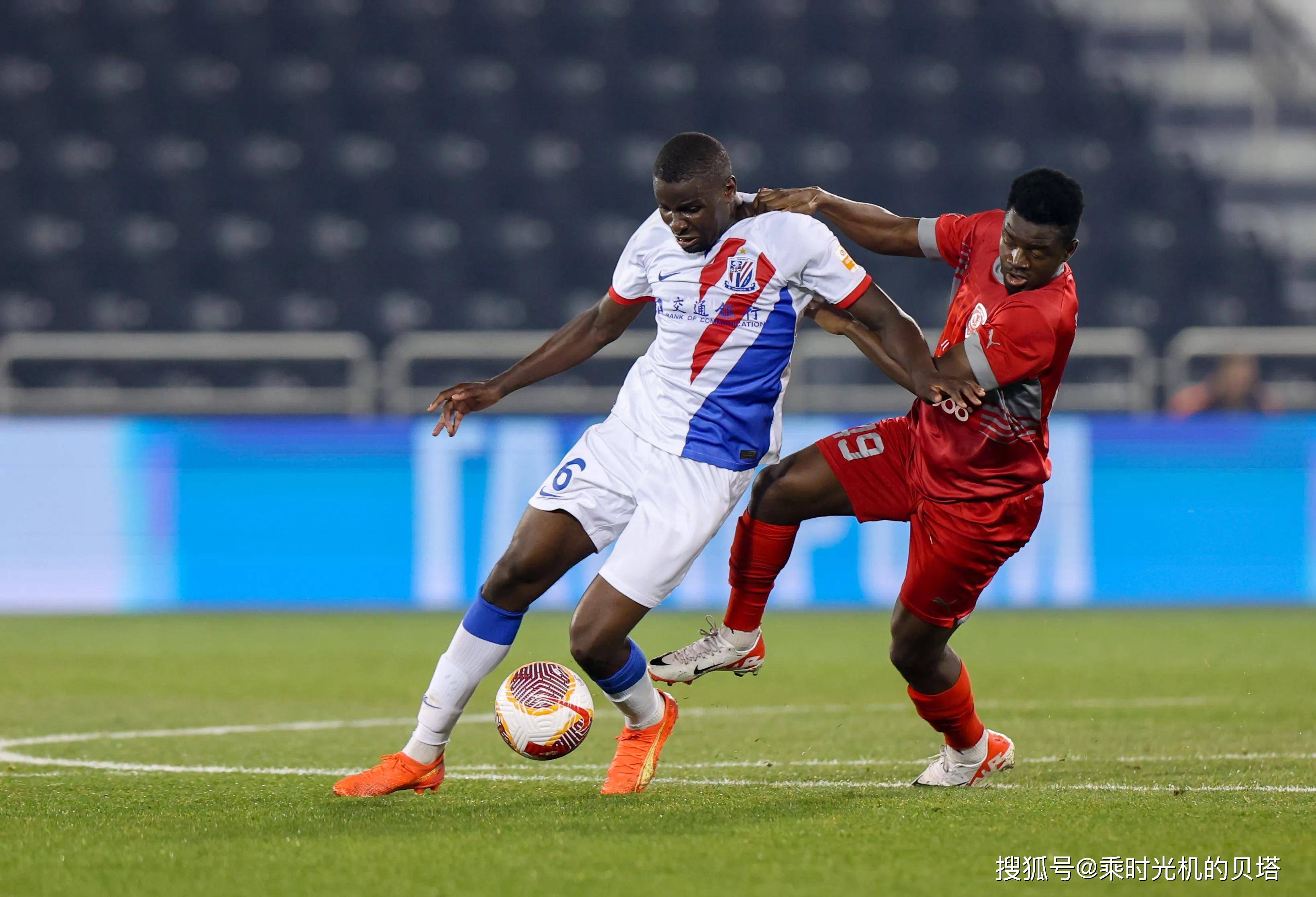 沃尔夫斯堡新援表现平平，球迷质疑引援政策