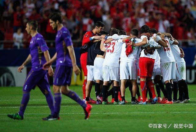 球员精准出手,全队士气高昂向胜利冲刺 球员精准出手,全队士气高昂向胜利冲刺