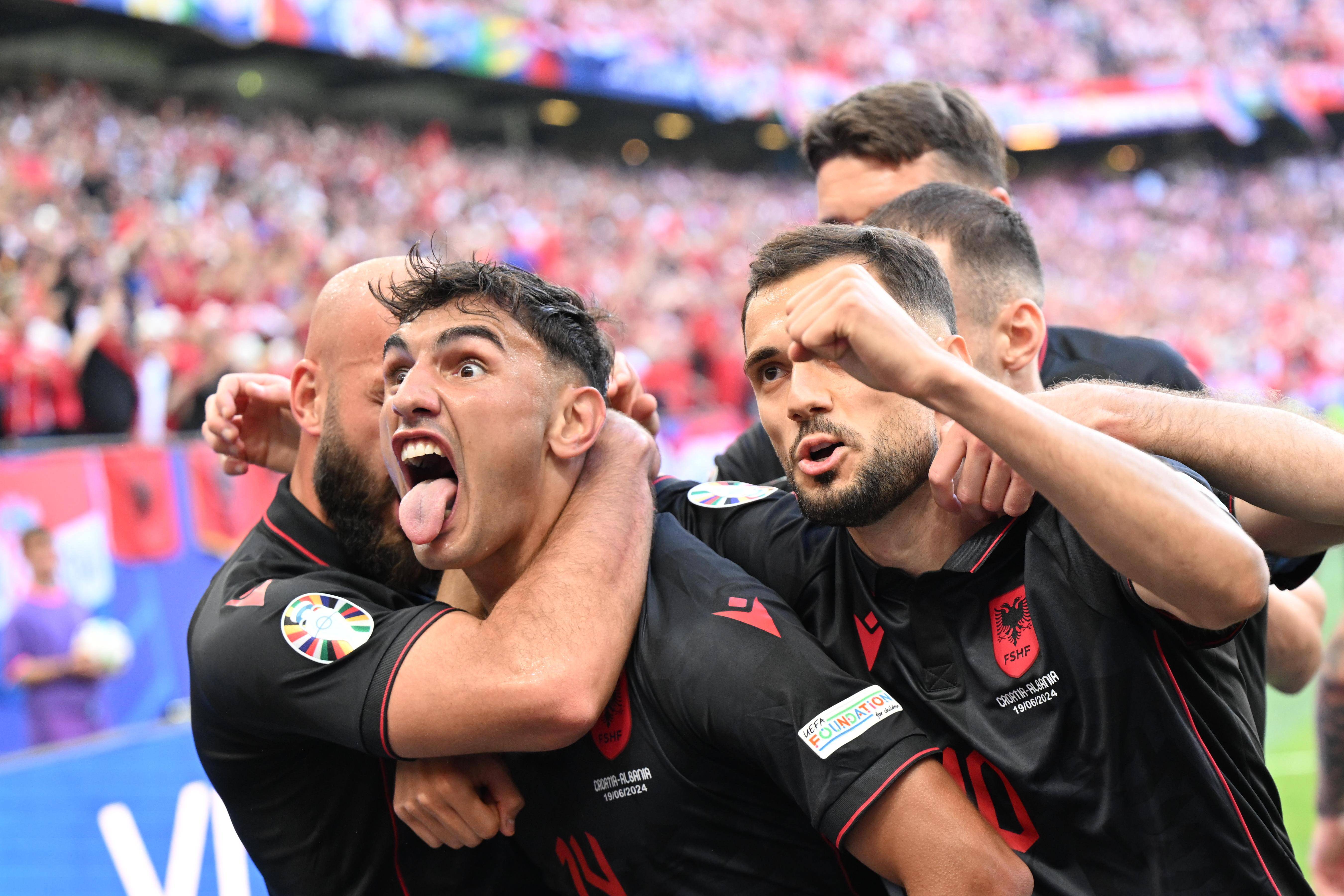 克罗地亚队硬战英格兰，引人注目