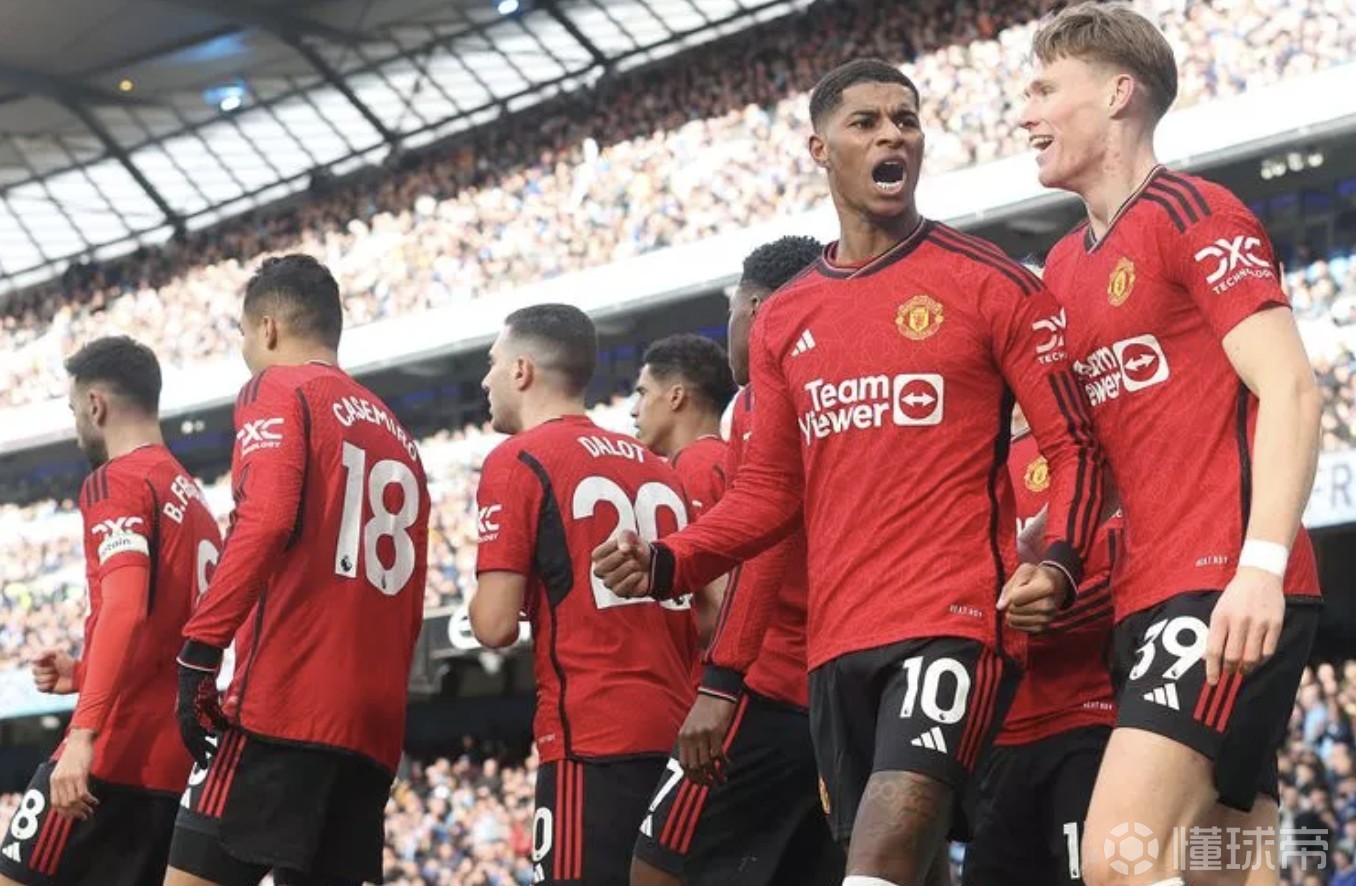 包含曼联后卫助攻成功,队伍再次在英格兰足球联赛中获胜的词条 包含曼联后卫助攻成功,队伍再次在英格兰足球联赛中获胜的词条