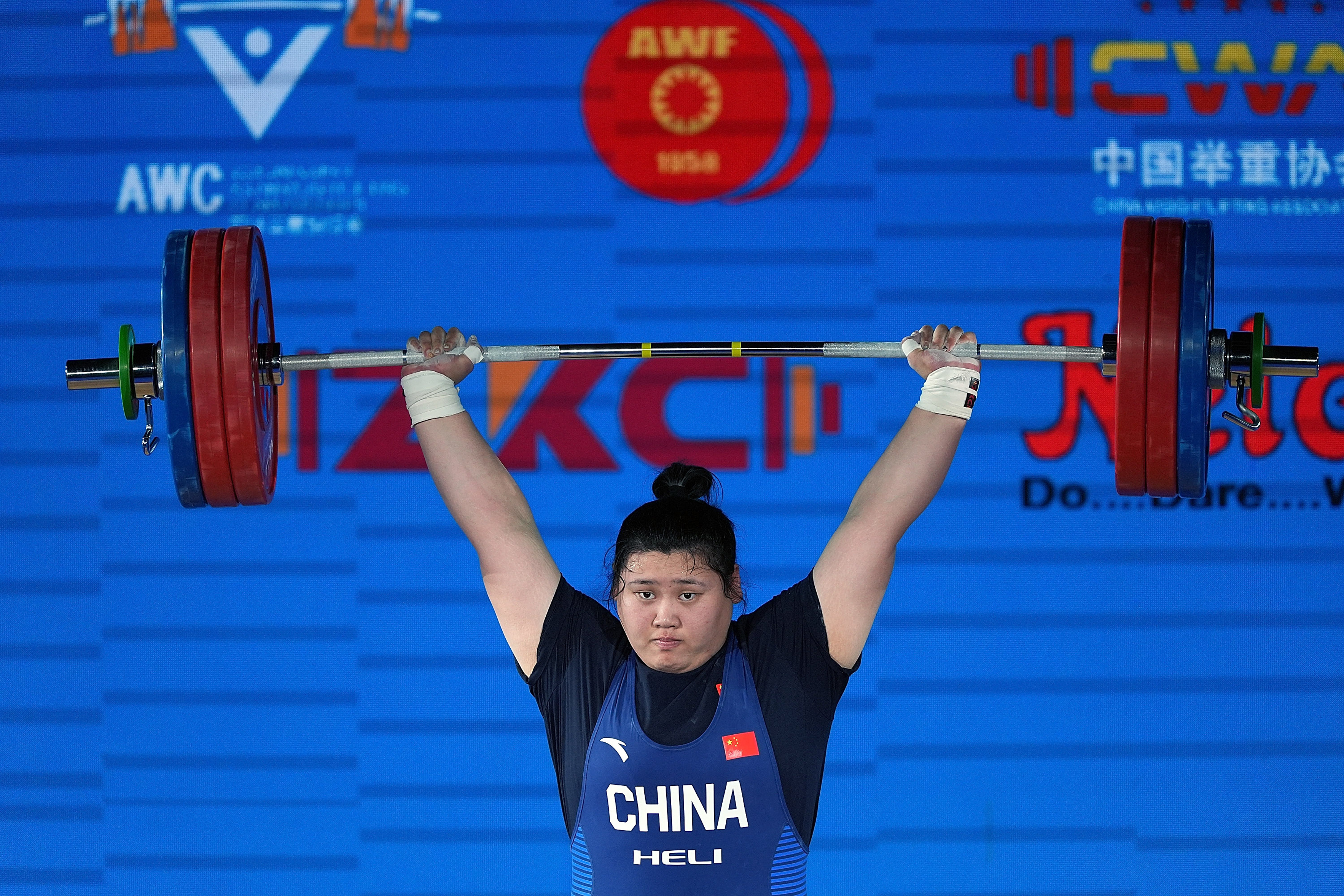 德国举重选手再次刷新个人最好成绩