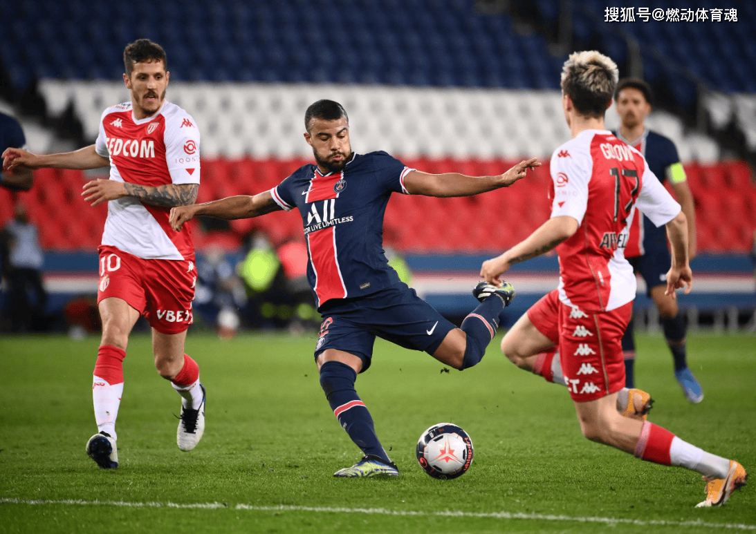 包含巴黎圣日耳曼击败里昂领跑法甲积分榜的词条