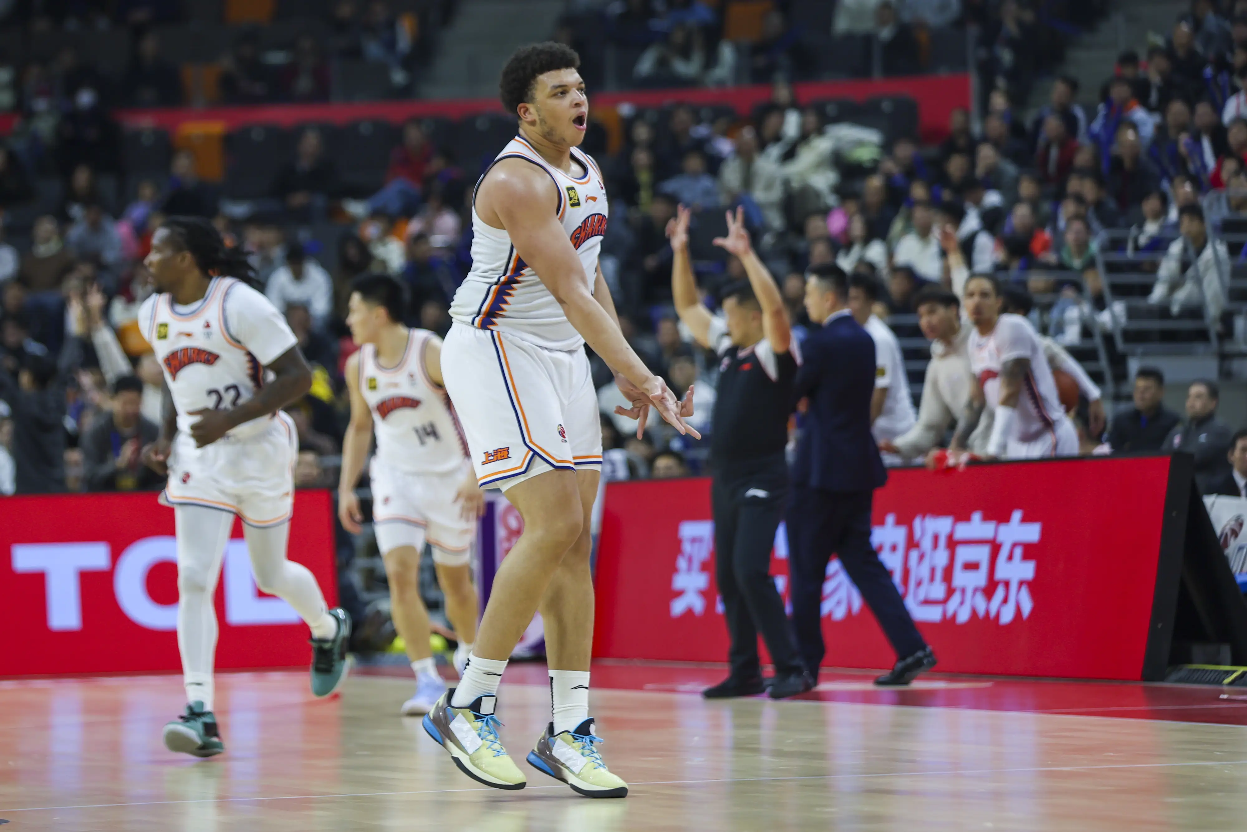 辽宁队外援大发神威,豪取十连胜 辽宁队外援大发神威,豪取十连胜