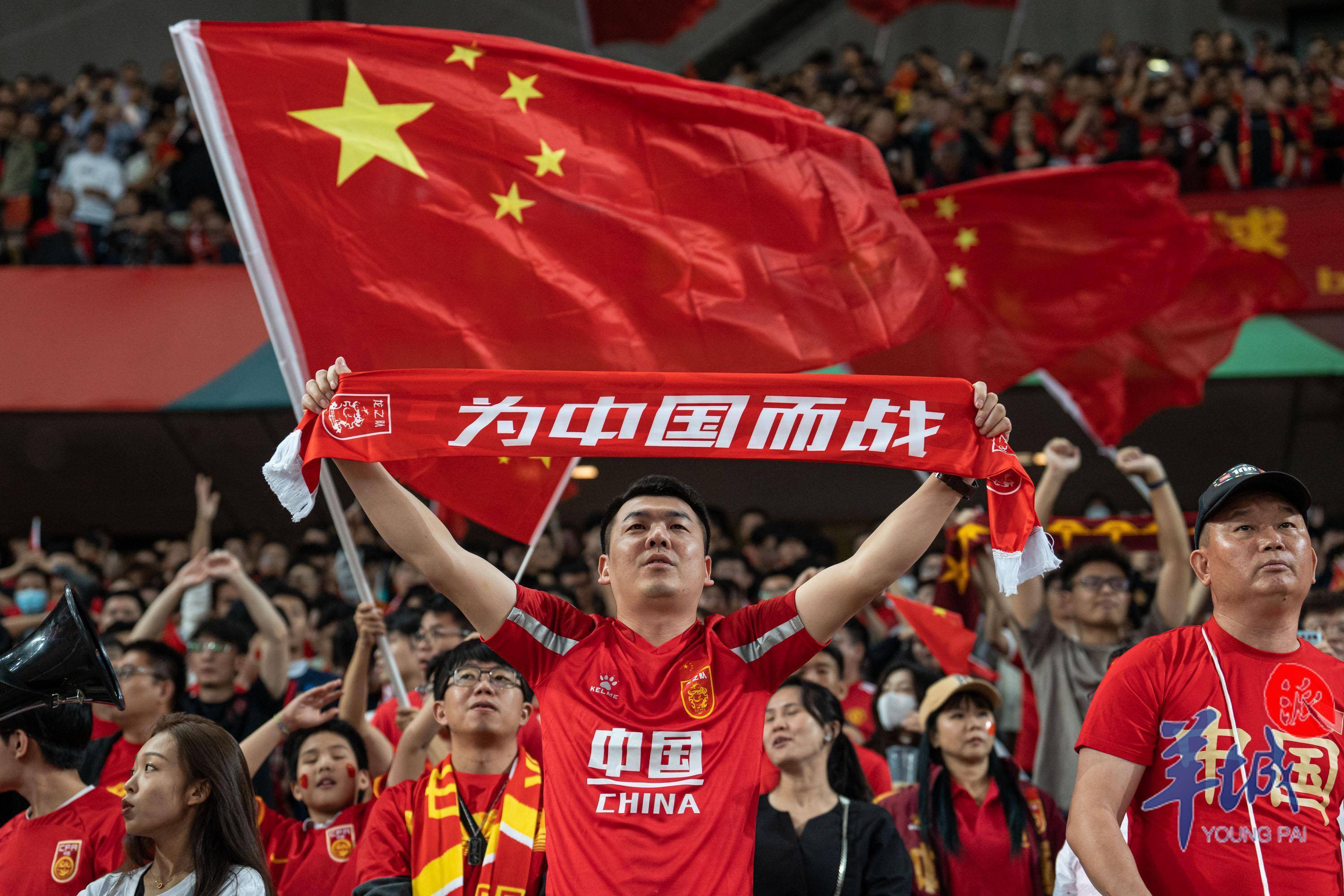 足球风云再现中国足球联赛掀起热潮