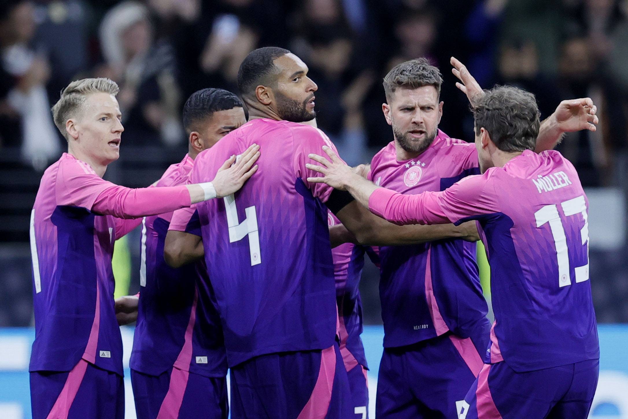 瑞士平德国,德比战激烈异常 瑞士平德国,德比战激烈异常