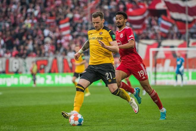 包含帕德博恩保持连胜，实力逐渐凸显的词条