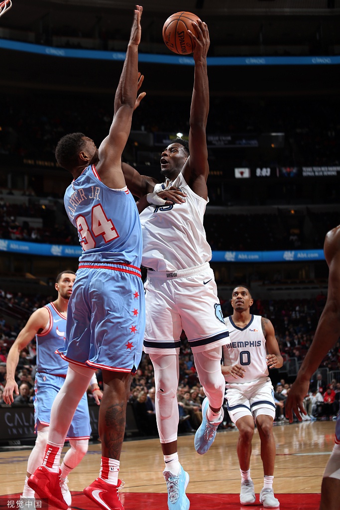 灰熊击败公牛，约瓦尔莫大号两双领军