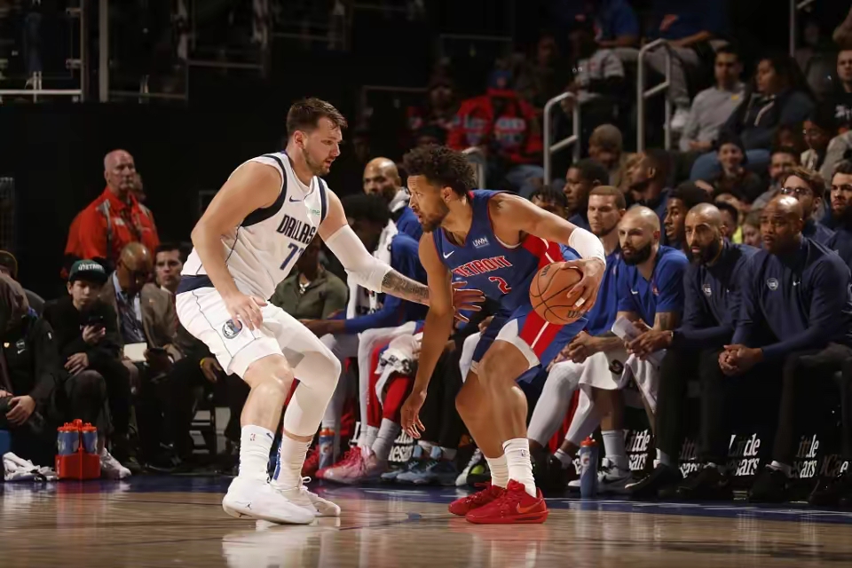 火箭完胜篮网，活塞击败独行侠