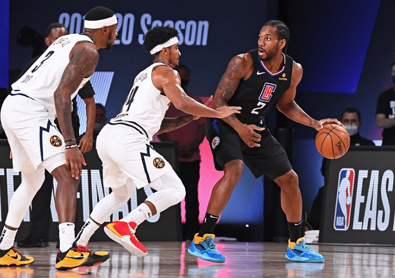 包含快船客场胜雄鹿，哈雷尔得分再下一城锁定胜局的词条