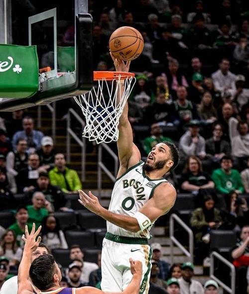 凯尔特人逆转雄鹿,主场绝胜对手 凯尔特人逆转雄鹿,主场绝胜对手