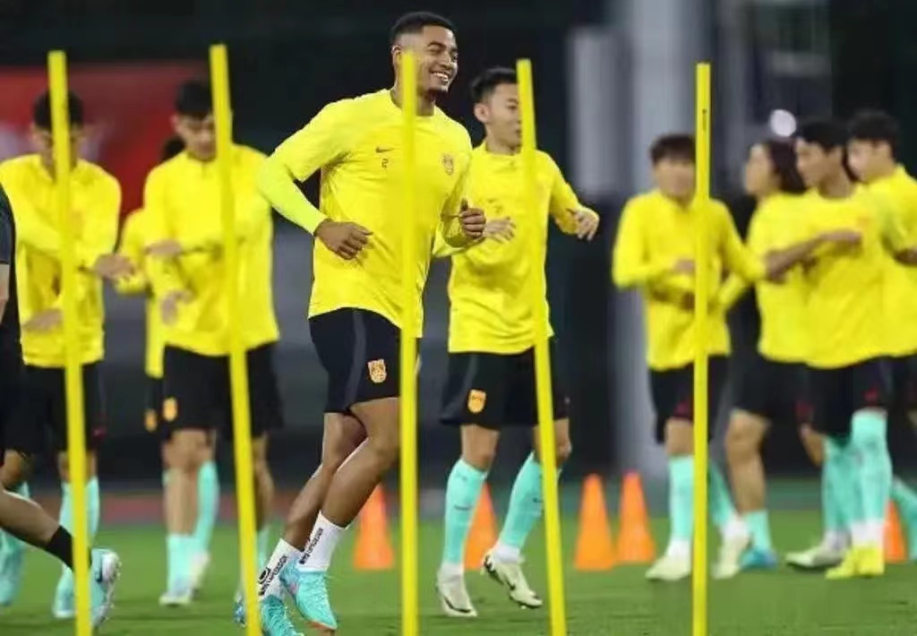 国足备战世预赛,主教练李铁领衔23人大名单 国足备战世预赛,主教练李铁领衔23人大名单