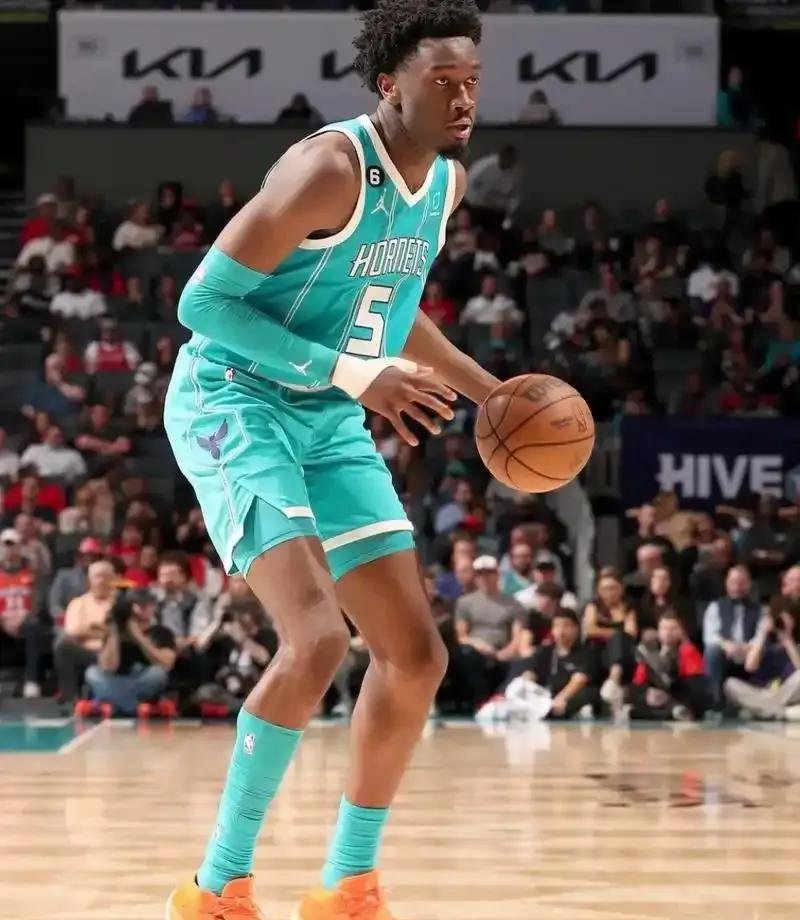 黄蜂惊险赢下公牛迎来胜利 黄蜂惊险赢下公牛迎来胜利