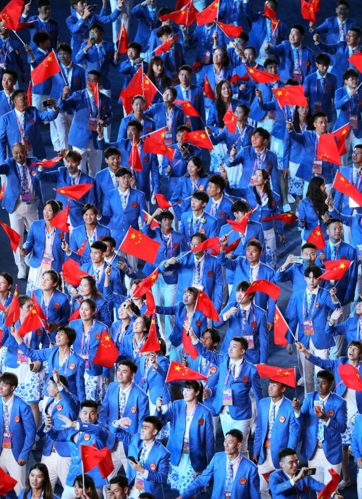 亚运会开幕式在中国杭州举行,各国代表团入场引人注目。 亚运会开幕式在中国杭州举行,各国代表团入场引人注目。