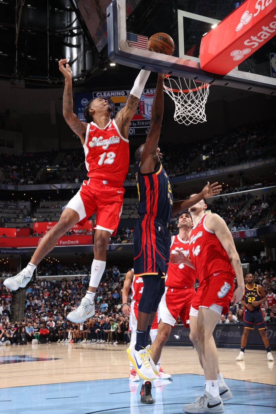 勇士大胜灰熊,扩大优势势头 勇士大胜灰熊,扩大优势势头