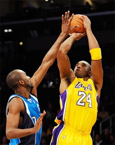 关于小牛主场惨遭湖人虐杀,颓势难改的信息 关于小牛主场惨遭湖人虐杀,颓势难改的信息